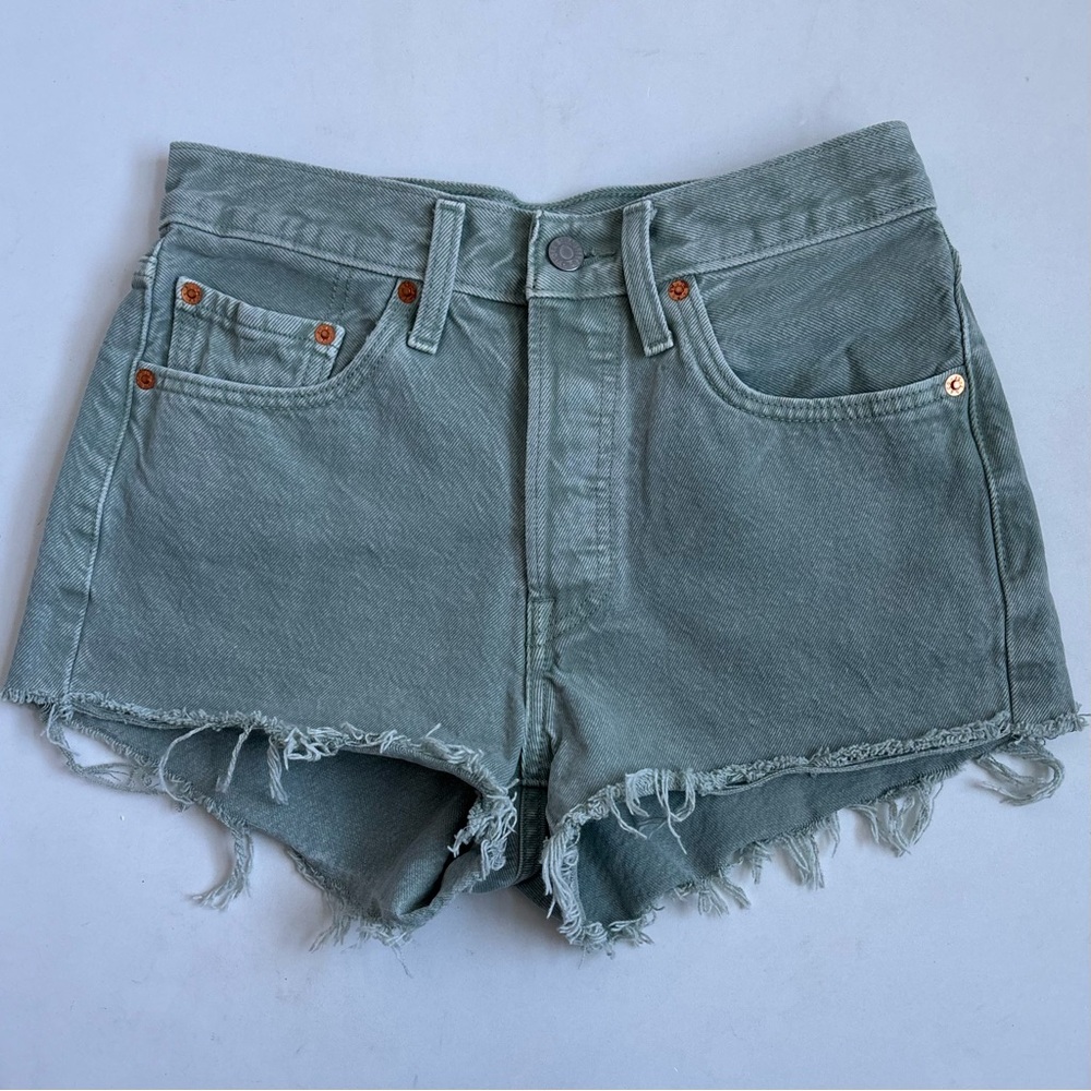 Levi’s Dusty Lily Pad Raw Hem Buttonfly Denim Jean
Shorts Olive Green Size 27